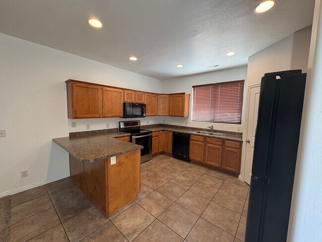 Building Photo - 520 N 2480 W