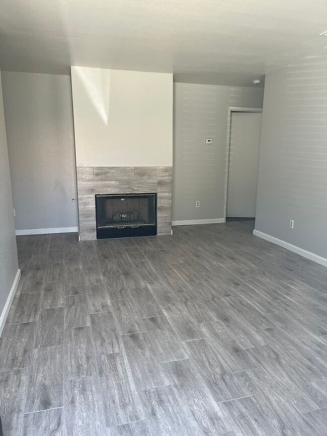 Building Photo - 3007 Brookside Dr