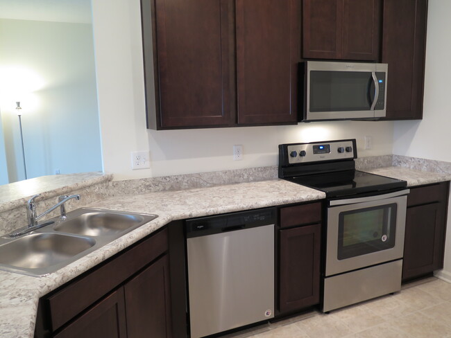 Building Photo - 541 Wintergreen Wy