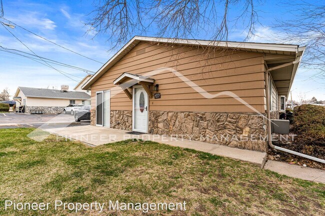 Building Photo - 2 br, 1.5 bath House - 6975 Mariposa St Apt A