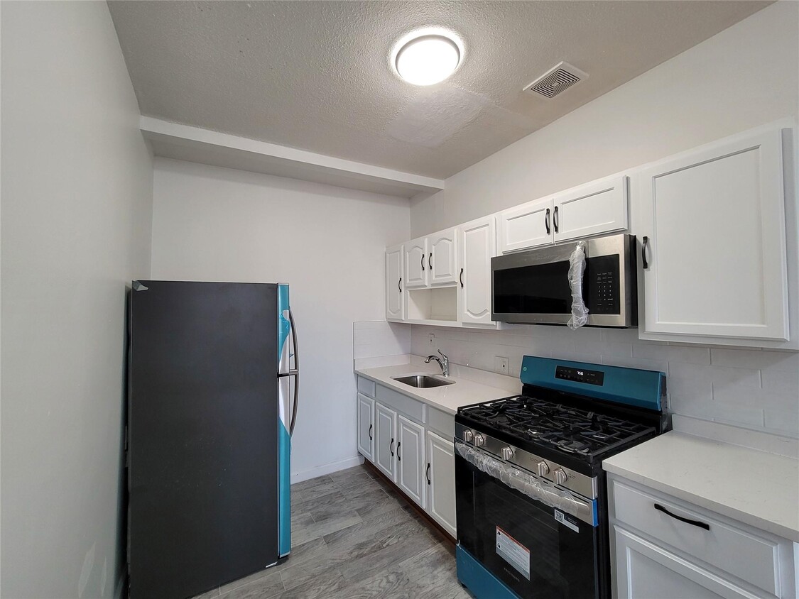 Foto principal - 385 Suydam St