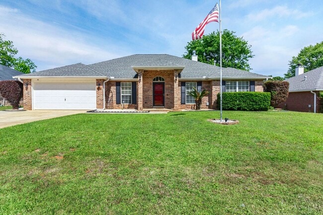 Building Photo - 4 Bedroom with a pool in Crestview!!!