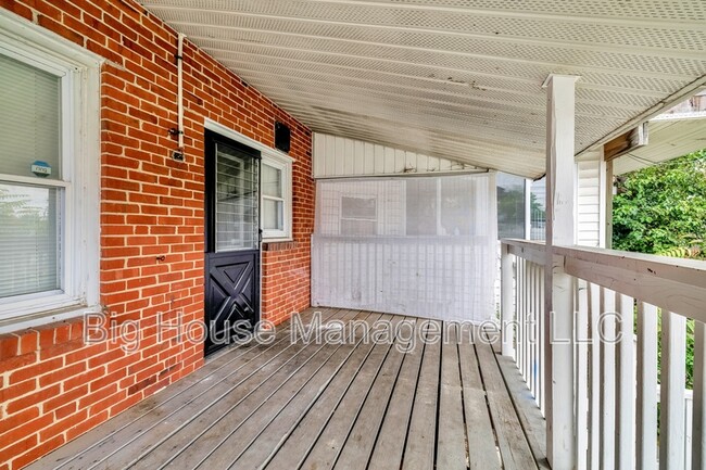 Photo - 2107 Hawthorne Rd Townhome