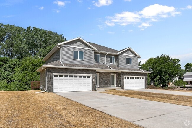 Building Photo - 200 Chalet Dr