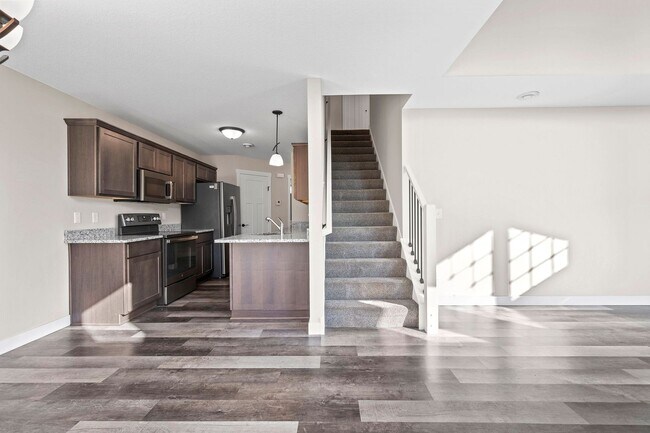 Building Photo - 521 Meadow Ln