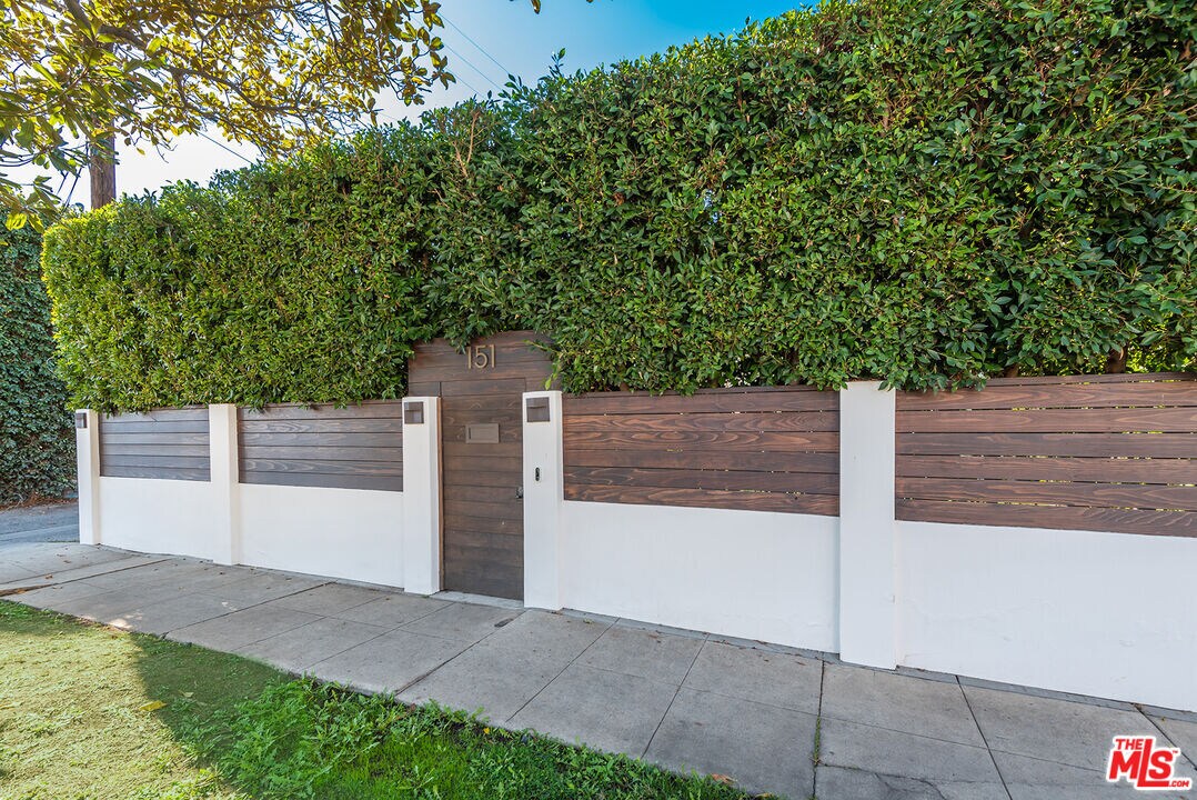 151 S Kilkea Dr, West Hollywood, CA 90048 House for Rent in West