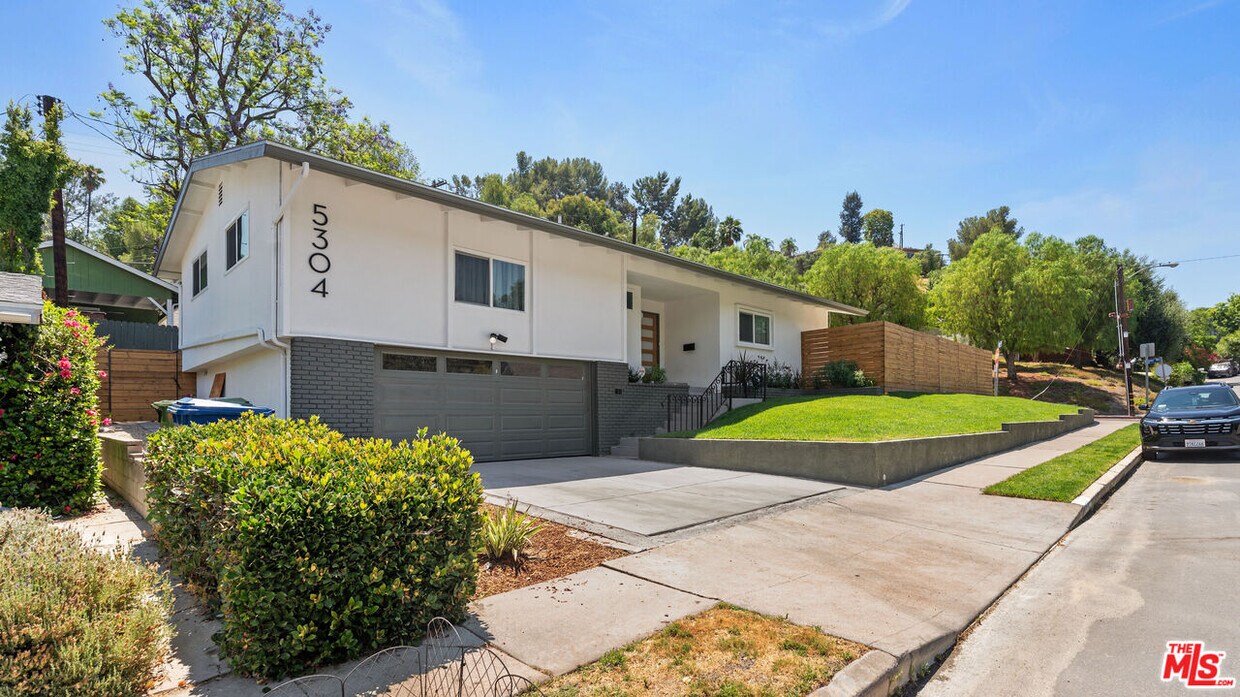 Foto principal - 5304 Baza Ave