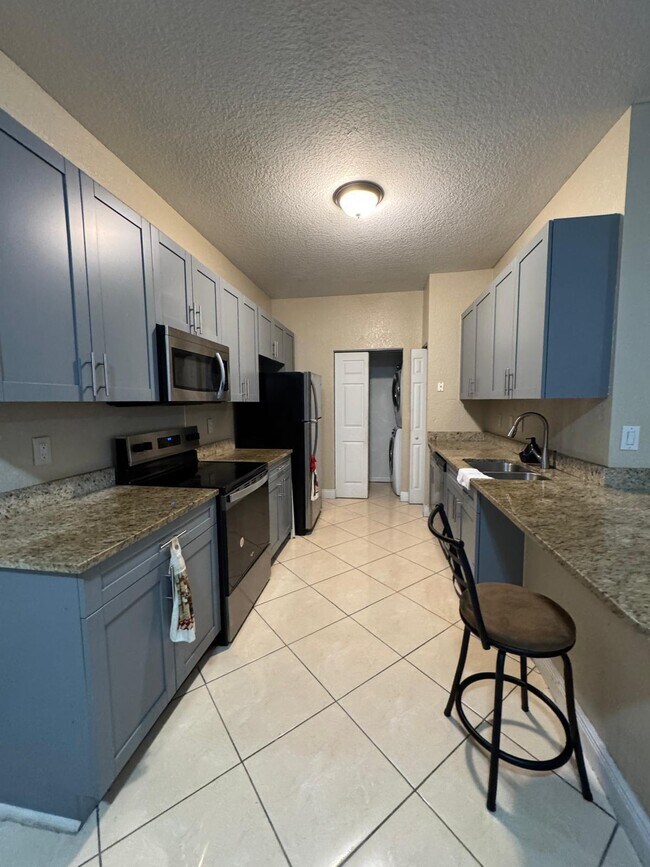 Foto del edificio - 3549 Forest Hill Blvd