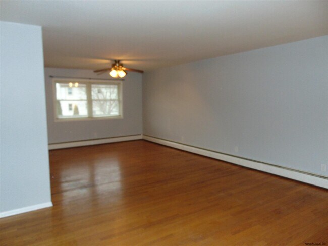 Building Photo - 11 Bower St