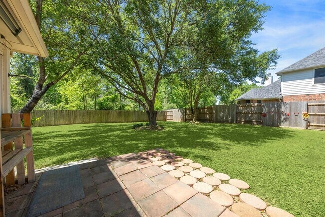 Foto del edificio - 6021 Whispering Lakes Dr