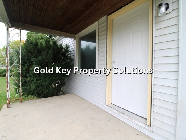 Building Photo - Attractive 2 BR 1 BA House with Garage and...