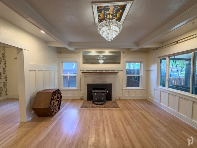 Building Photo - Chico Home with In-Law Suite