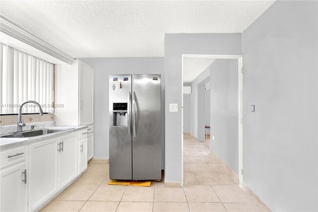 Foto del edificio - 951 W 30th St