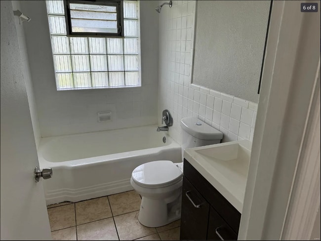 Building Photo - Spacious 3-Bedroom, 2-Bath