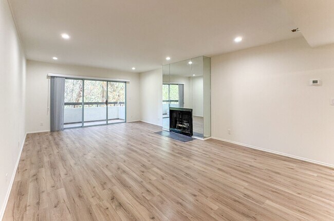 Foto del edificio - 410 S Barrington Ave