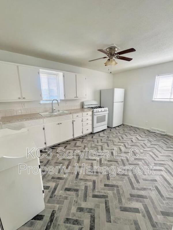 Foto del edificio - 5025 N Bellaire Ave