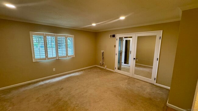 Building Photo - 7425 Charmant Dr