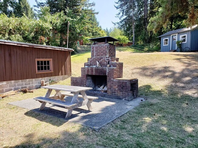 Building Photo - Two Bedroom Home on Waterfront - Furnished...