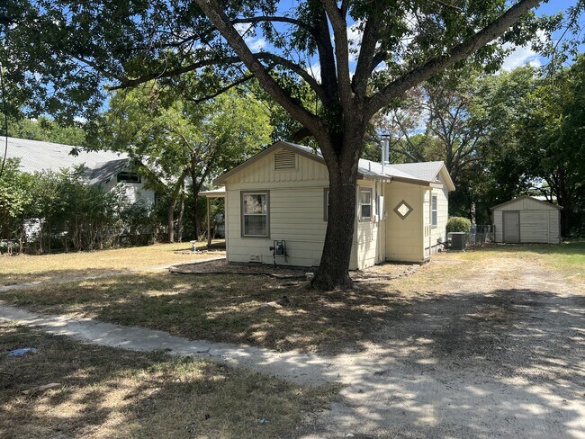 Foto del edificio - 920 E Walnut St