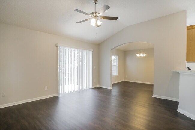 Foto del edificio - 2398 Creekfront Dr