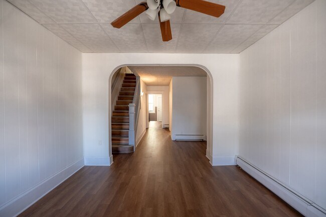 Foto del edificio - 921 W Walnut St