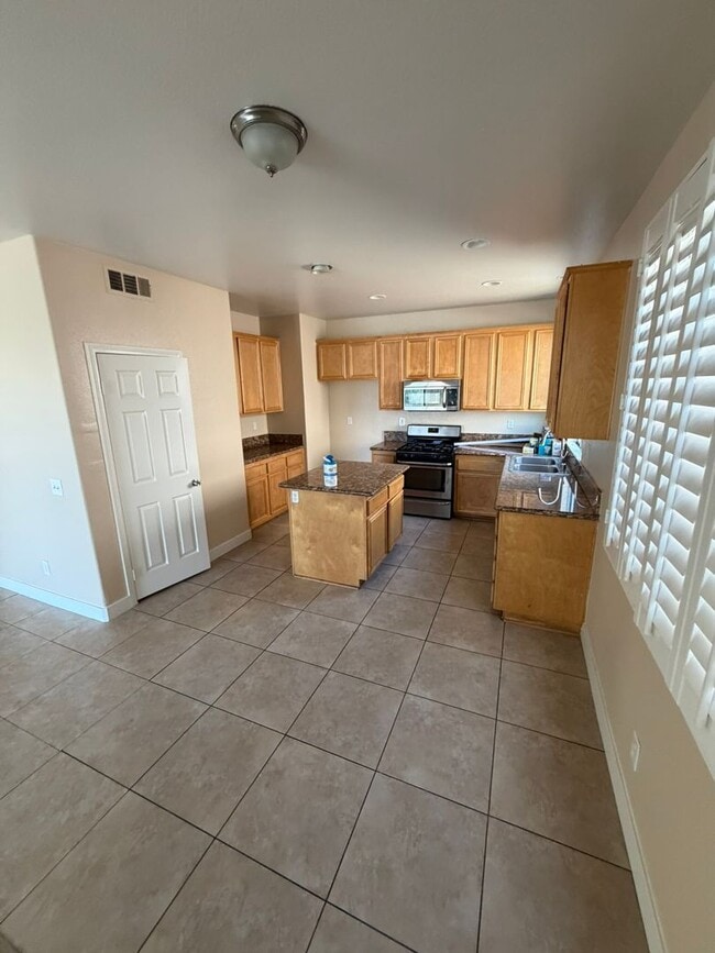 Building Photo - 16060 Edgewater Ln