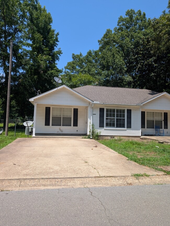 Building Photo - 1424 Sullenberger Ave
