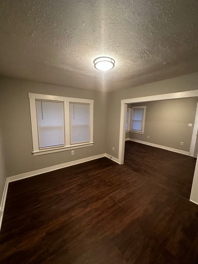 Building Photo - Charming updated 2bedroom home ready to lease