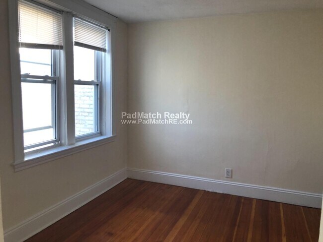Building Photo - 524 Cambridge St