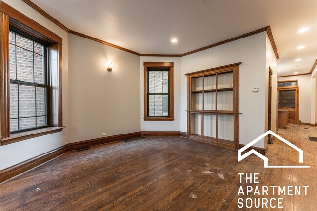 Foto del edificio - 2034 N Sawyer Ave