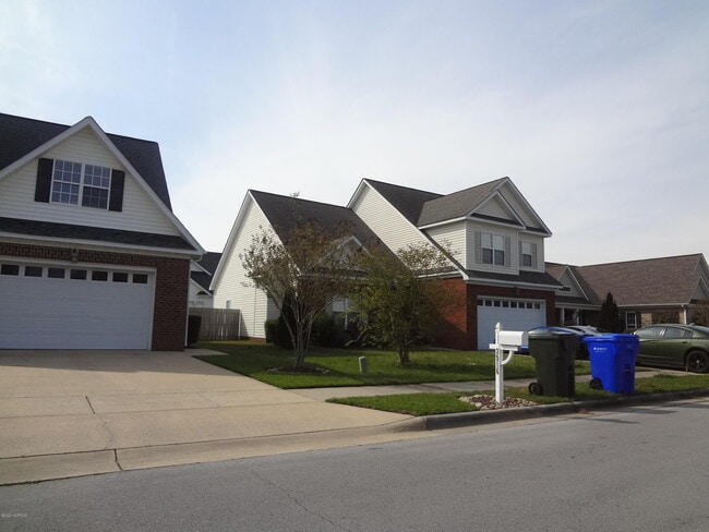 Building Photo - 3912 Ashcroft Dr