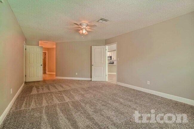 Foto del edificio - 361 Glenholly Ct