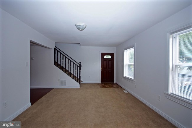 Building Photo - 34 St Moritz Dr