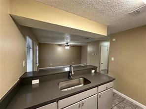 Foto del edificio - 4607 E 12th St