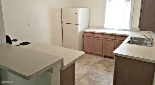 Building Photo - 862 W 46th St