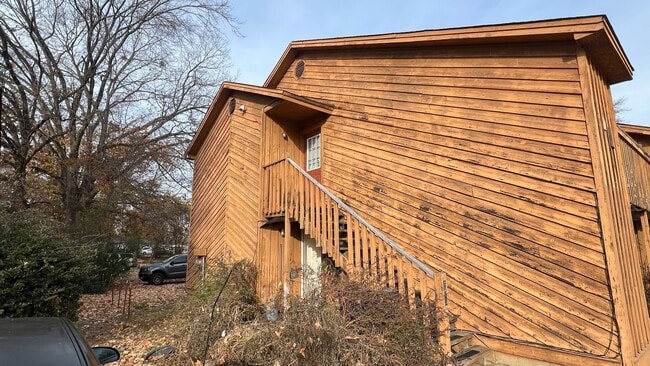Building Photo - 609-609 N Greenwich Ave