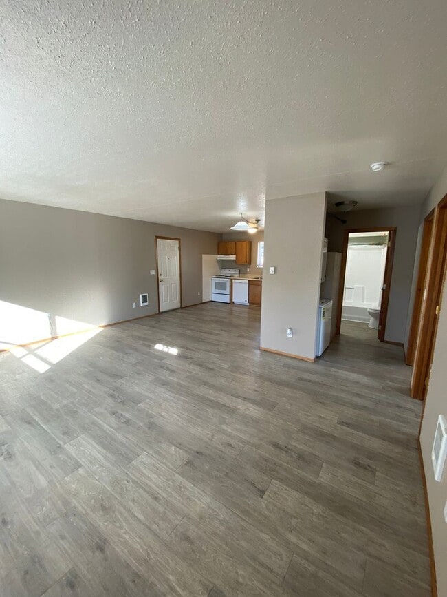 Building Photo - 413 S 5th St