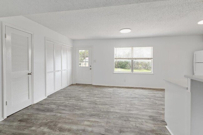 Foto del edificio - 5211 Thunderbird St