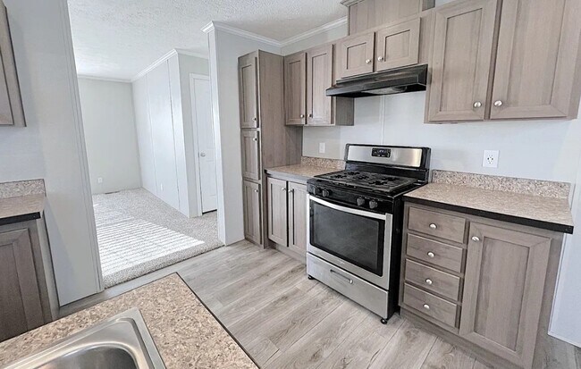 Foto del edificio - 6581 Hillcrest Dr