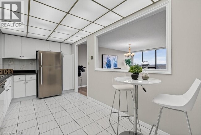 Building Photo - 99 Donn Ave