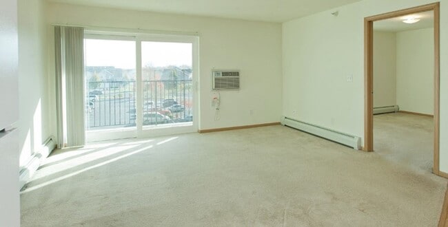 Interior Photo - Eagle Pointe (2550 Voyageur)