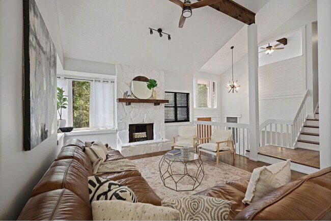 Foto del edificio - 6841 Woodcreek Ln