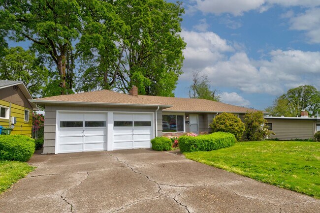 Building Photo - 3 Bedroom/ 1.5 Bath home