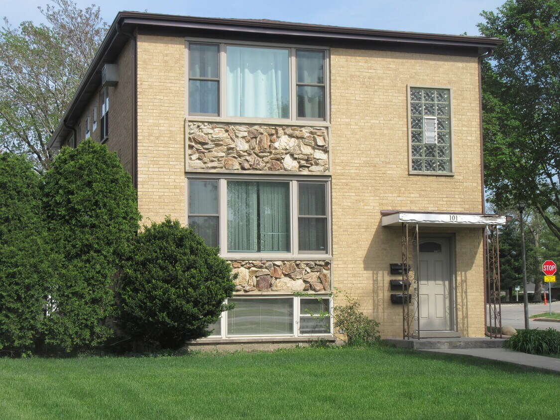 101 Avon Rd Unit GARDEN, Elmhurst, IL 60126 Room for Rent in Elmhurst