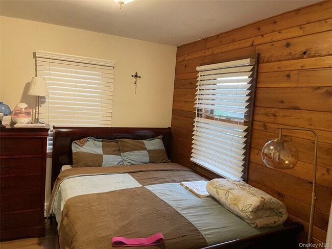 Building Photo - 484 Moriches-Middle Island Road