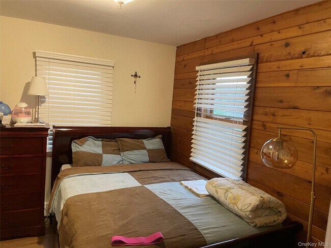 Foto del edificio - 484 Moriches-Middle Island Road