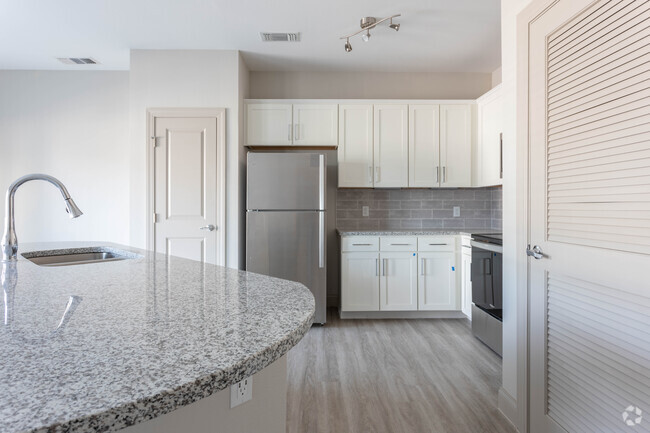 1Bd/1,5BA - The Hamilton at Lakeside