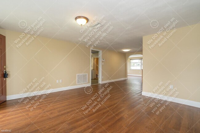 Foto del edificio - 2 br, 2 bath House - 13818 Malcolm Ave