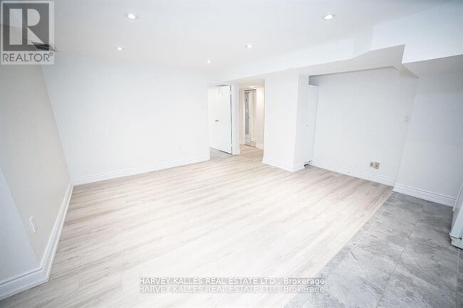 Photo du bâtiment - 550 Glencairn Ave