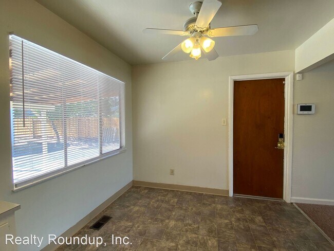 Building Photo - 3 br, 1.5 bath House - 322 E Canterbury Dr